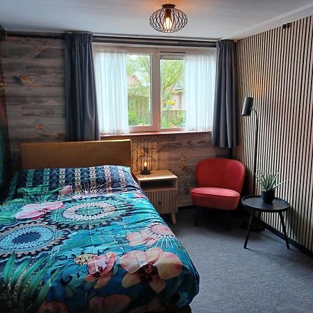 Hotel Dichtbijzee Oosterend  Exteriör bild