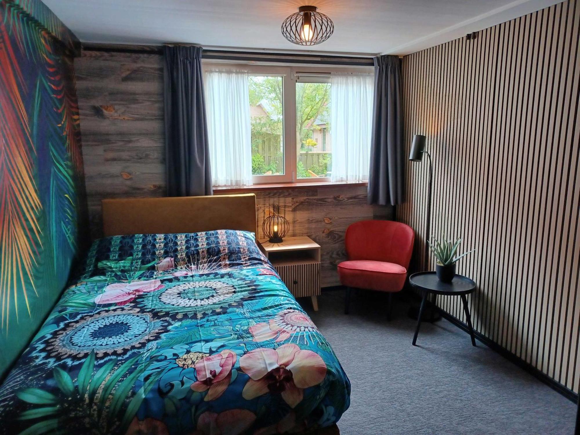 Hotel Dichtbijzee Oosterend  Exteriör bild