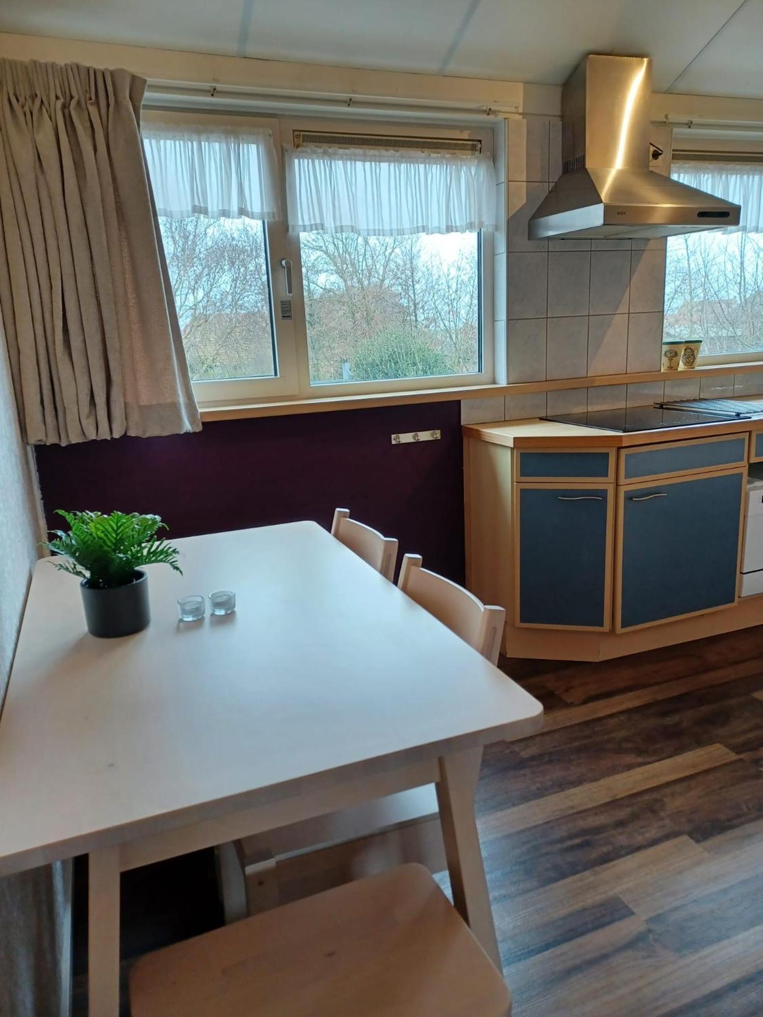 Hotel Dichtbijzee Oosterend  Exteriör bild