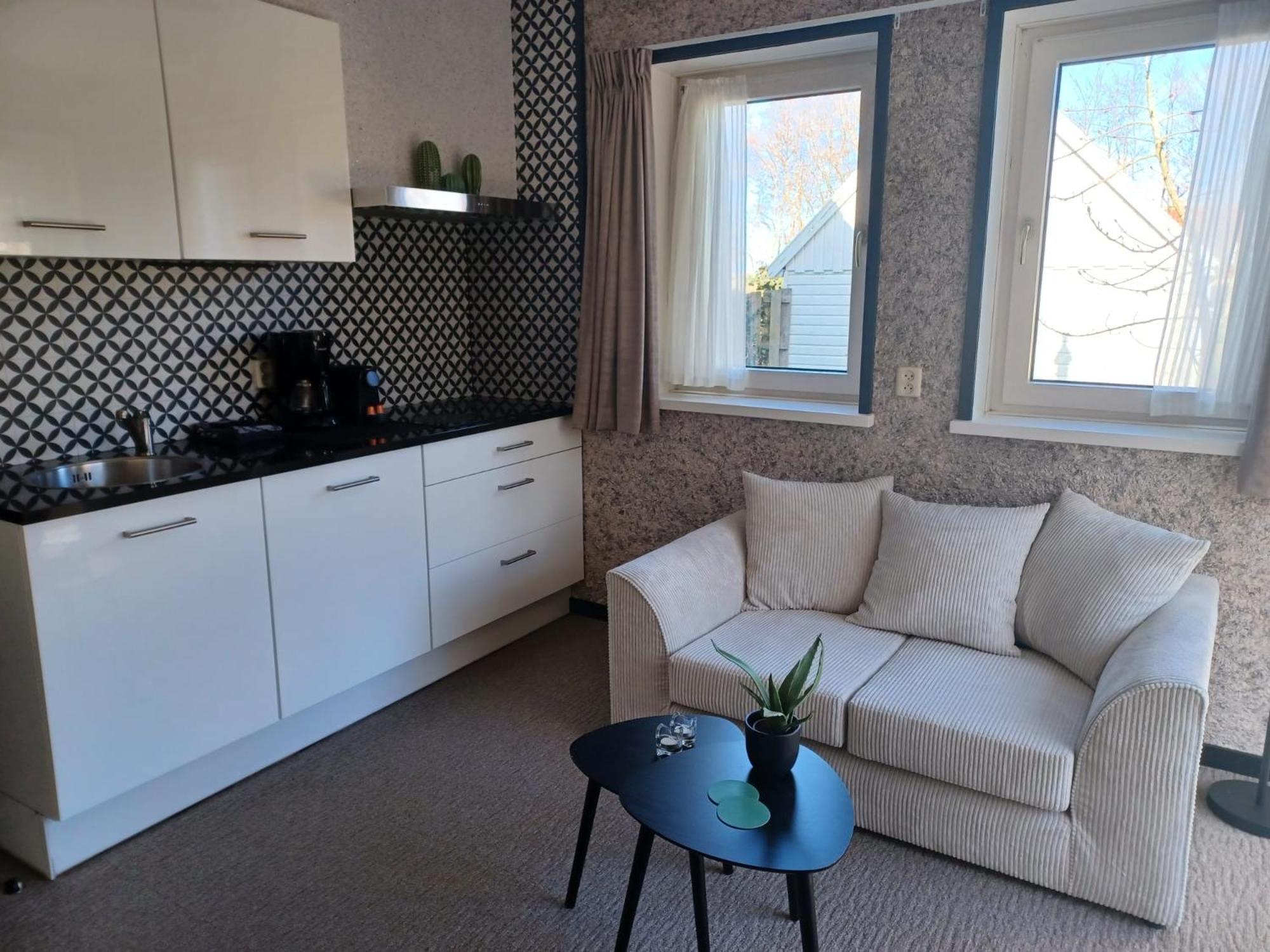 Hotel Dichtbijzee Oosterend  Exteriör bild
