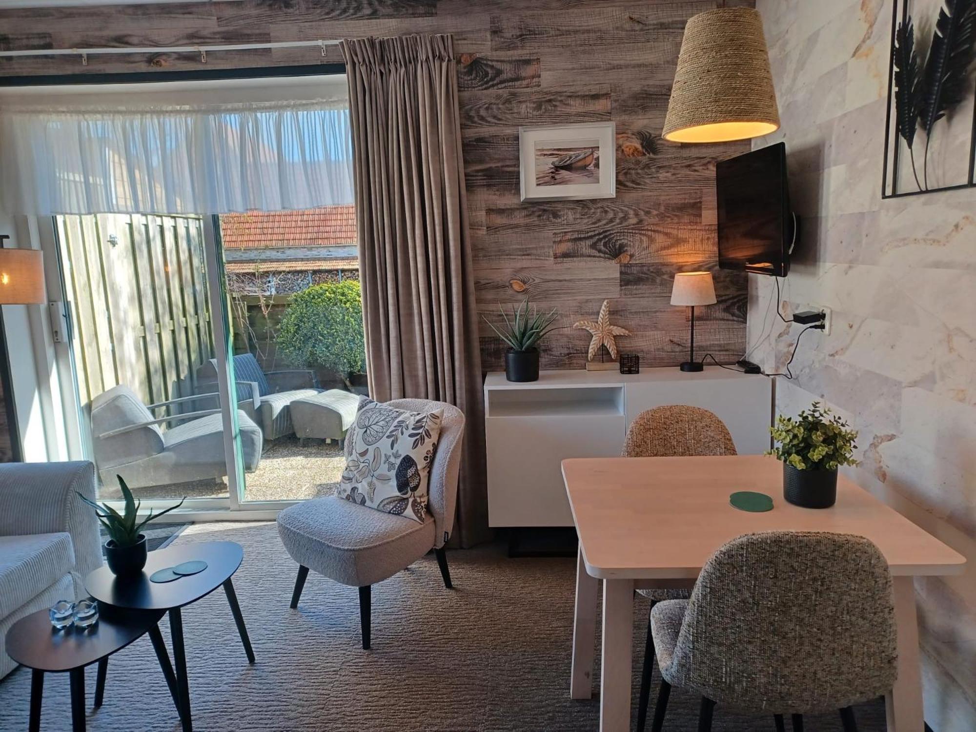 Hotel Dichtbijzee Oosterend  Exteriör bild